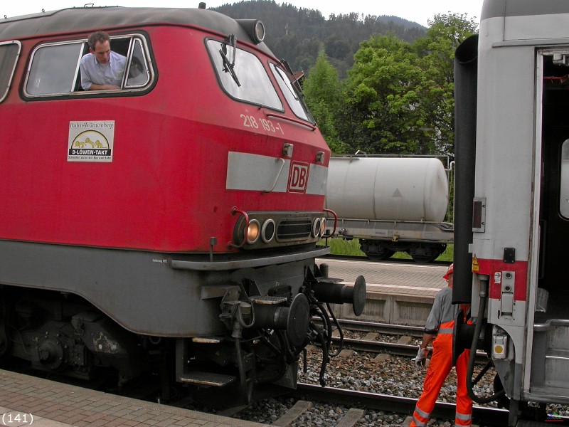 Bahn 141.jpg - Im nicht elektrifizierten Allgäu kann man noch viel klassische Bahnwelt erleben.